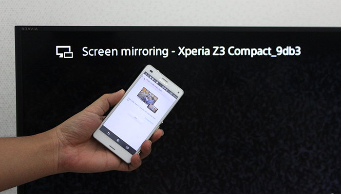 Trên màn hình tivi hiển thị thông tin thiết bị đang sắp kết nối