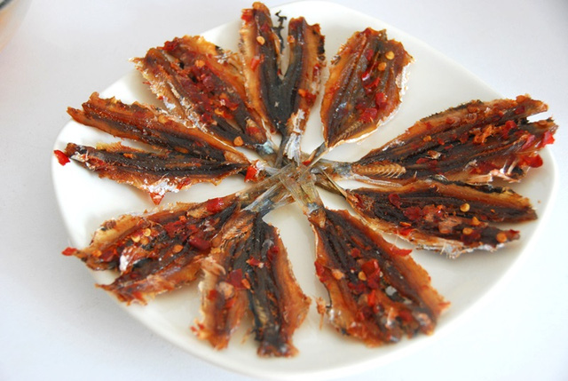 Bí quyết nướng cá chỉ vàng khô tuyệt ngon bằng lò vi sóng