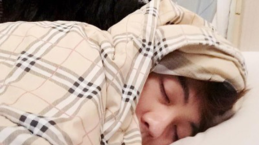 Vừa Bật ĐIều Hòa Vừa Đắp Chăn Khi Ngủ Đem Lại Những Lợi Ích Bất Ngờ