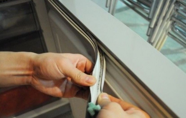 Hướng dẫn tự thay gioăng tủ lạnh tại nhà 