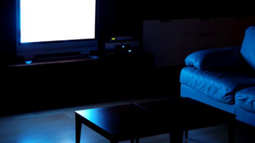 Tại Sao Mắt Của Chúng Ta Lại Bị Đâu Khi Xem TV