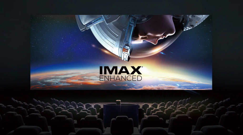 Trải nghiệm đỉnh cao với màn hình IMAX Enhanced - đáp ứng các tiêu chuẩn chứng nhận cao nhất về hiệu chuẩn, độ phân giải, tốc độ làm tươi, khung hình và hiệu suất âm thanh